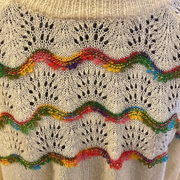 NWT Andthewhy Cream Sweater with Rainbow and Shell Stitch Detail Lightweight - Picture 4 of 6